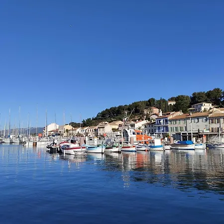 Elegante Maison Avec Un Beau Jardin, à 150 M De La Mer, Climatisation, Wifi ...