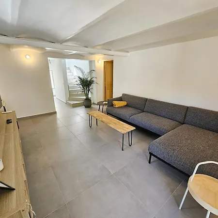 Villa Elegante Maison Avec Un Beau Jardin, à 150 M De La Mer, Climatisation, Wifi ... *