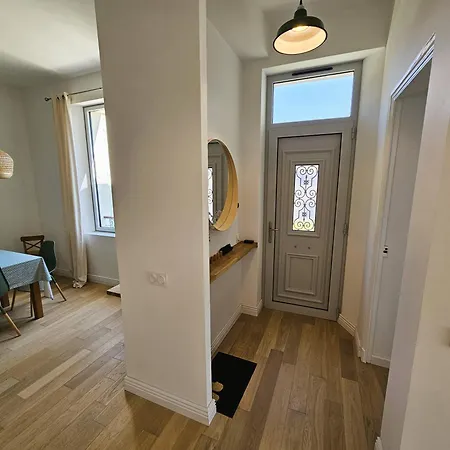 Villa Elegante Maison Avec Un Beau Jardin, à 150 M De La Mer, Climatisation, Wifi ... *