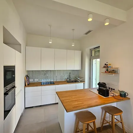 Villa Elegante Maison Avec Un Beau Jardin, à 150 M De La Mer, Climatisation, Wifi ... *