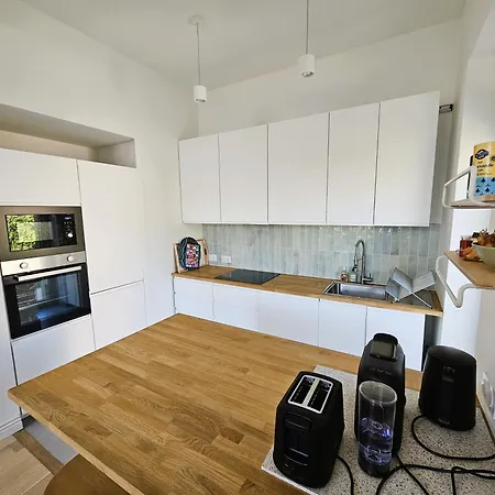 Magnifique 19ème, Beau Jardin, à 150m De La Mer, Climatisée, Wifi, Entièrement Rénovée Villa