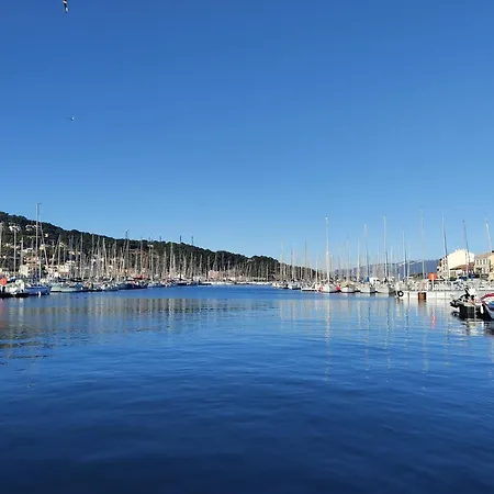 Magnifique 19ème, Beau Jardin, à 150m De La Mer, Climatisée, Wifi, Entièrement Rénovée Villa